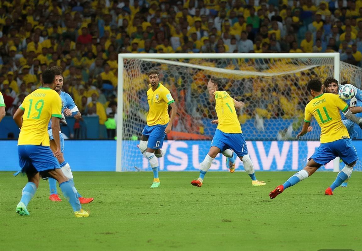 2016巴西乌拉圭世界杯对决：激情对决与战术解析(图3)