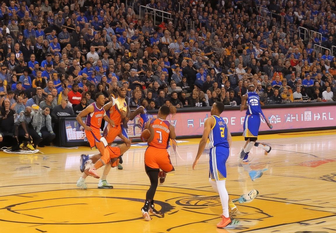 2017年NBA常规赛：太阳对阵勇士激情对决回顾